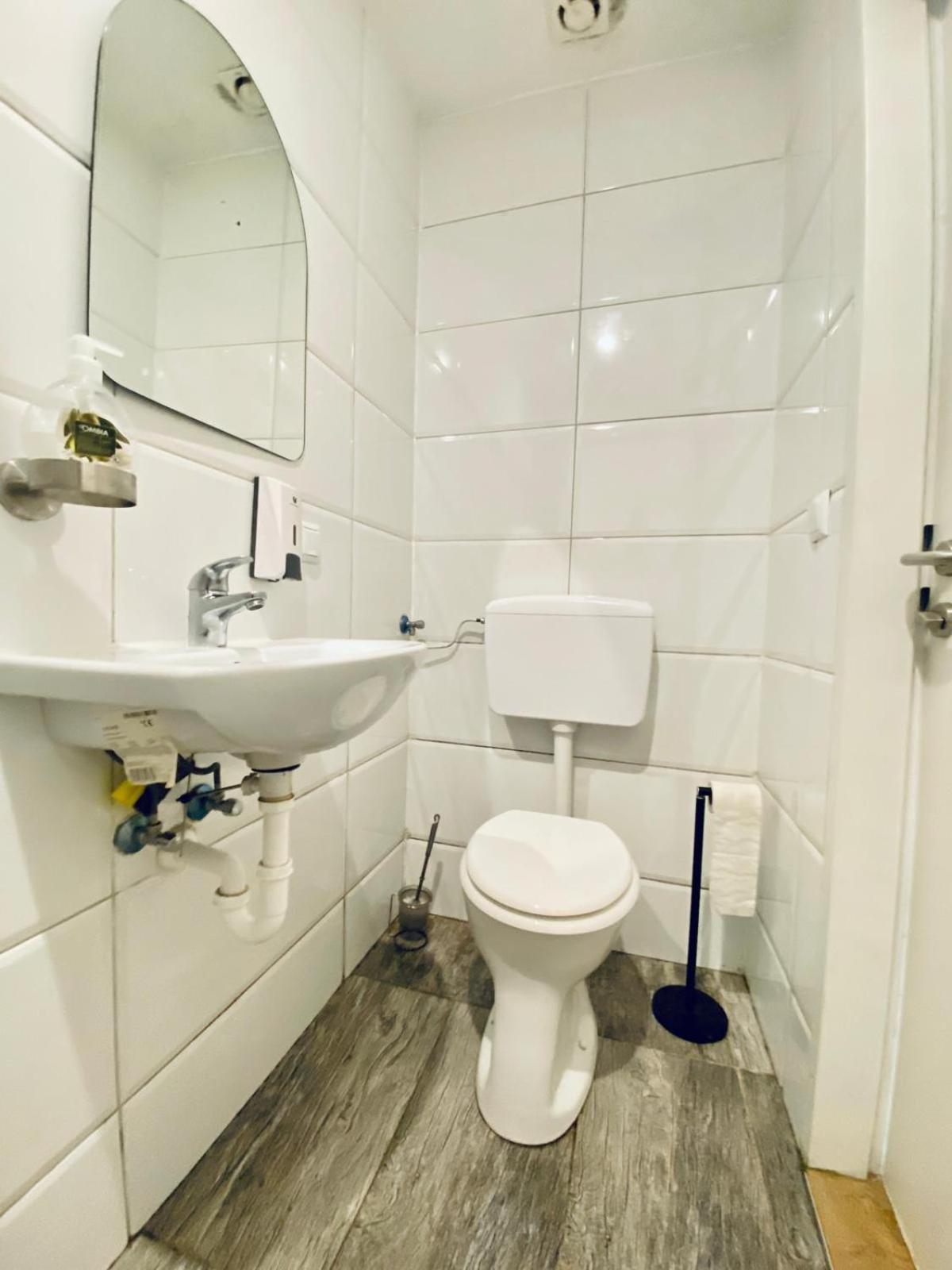 Central King Studio - 10 Mins Walk From Downtown Виена Екстериор снимка